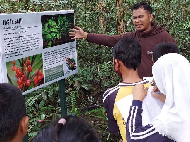 Taman Nasional Lore Lindu, Balai Besar TNLL menerapkan strategi komprehensif yang meliputi pengawasan intensif, penegakan hukum tegas